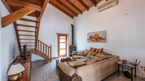 TV, fireplace - Casa Cameleon Coín by Ruralidays (Málaga)