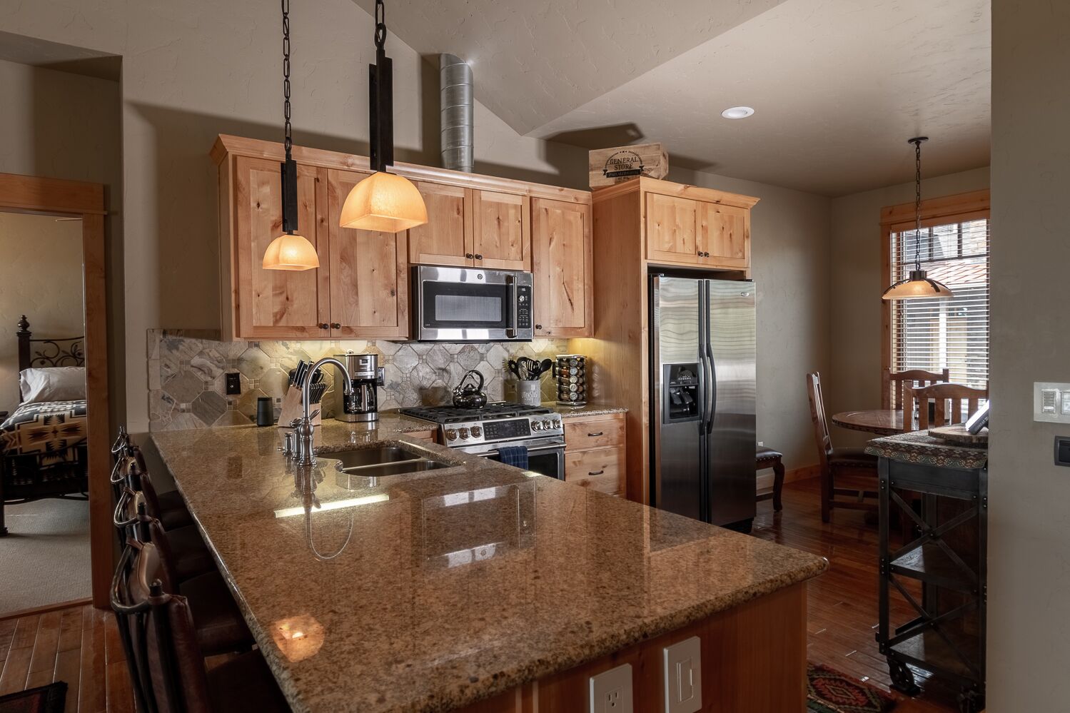 Family Friendly, luxurious cabin on the golf course