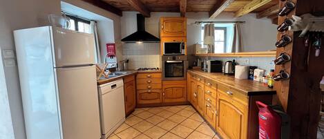 Fridge, dishwasher, coffee/tea maker, high chair