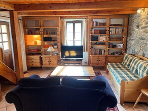 Télévision, cheminée