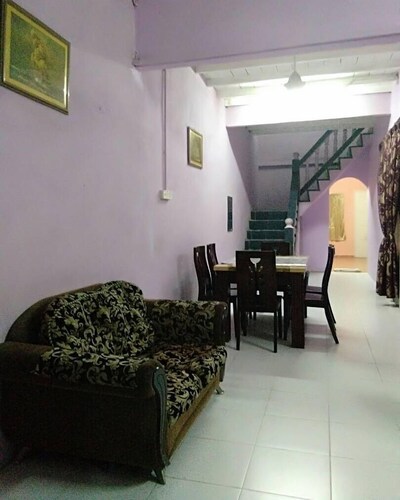 Homestay Haji Ismail 5 bedrooms 2 Aircond