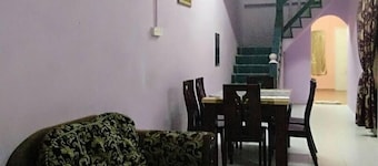 Homestay Haji Ismail 5 bedrooms 2 Aircond