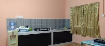 Homestay Haji Ismail 5 bedrooms 2 Aircond