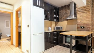 Apartment, 1 Bedroom | Private kitchen | Full-sized fridge, microwave, oven, stovetop