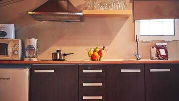 Basic-Apartment, 1 Schlafzimmer | Eigene Küche | Großer Kühlschrank, Mikrowelle, Ofen, Herdplatte