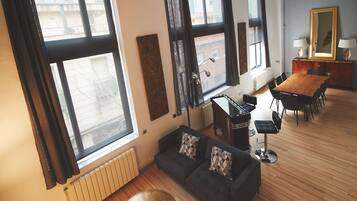 Apartment, 3 Bedrooms | Living room | Flat-screen TV