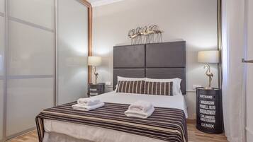 3 habitaciones, tabla de planchar con plancha y cunas gratuitas