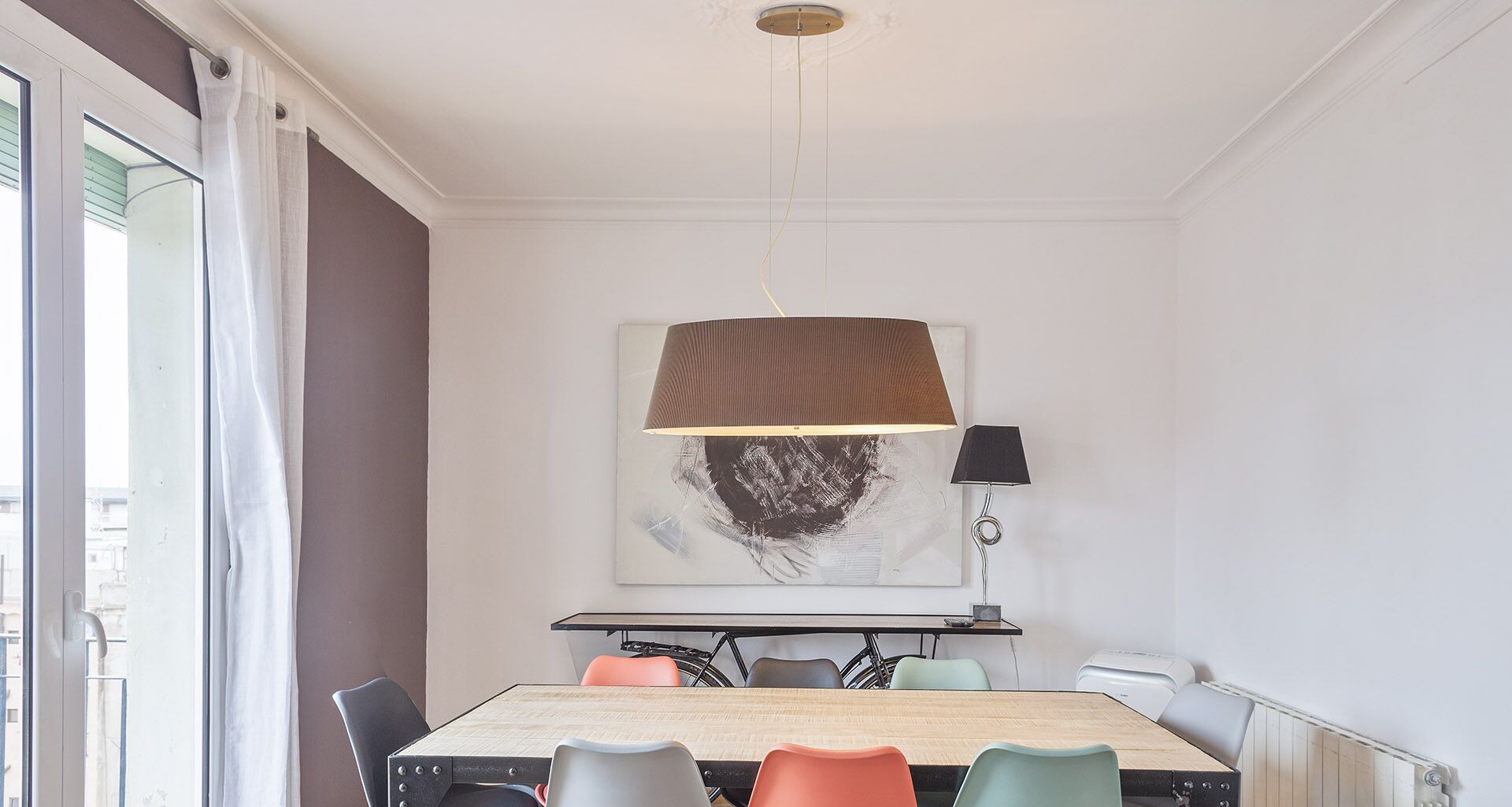 Apartamento urbano, 3 quartos | Área de estar | TV de tela plana