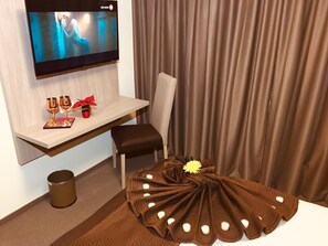 Desk, soundproofing, free WiFi, bed sheets - Hotel Glinde (Glinde)