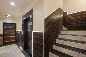 Elevator - Hotel Mahajan Internatioanal (New Delhi)