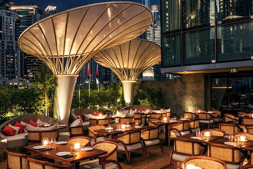 4 restaurants; breakfast, lunch, and dinner served
