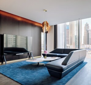 Phòng Suite (Ultimate ME with Jacuzzi) | Bộ trải giường bằng vải Frette của Ý, bộ đồ giường cao cấp 