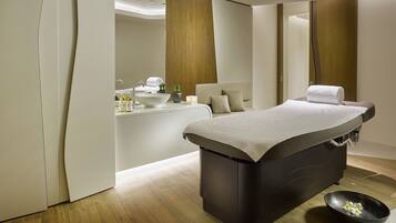 Couples treatment rooms, sauna, body treatments, aromatherapy