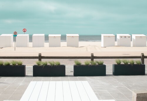 State-of-the-art studio with frontal sea view