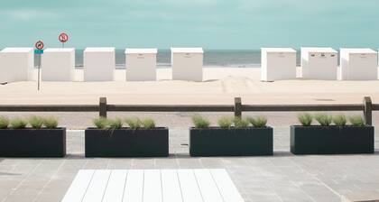 State-of-the-art studio with frontal sea view