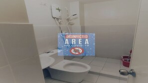 Dusche, Bidet, Handtücher