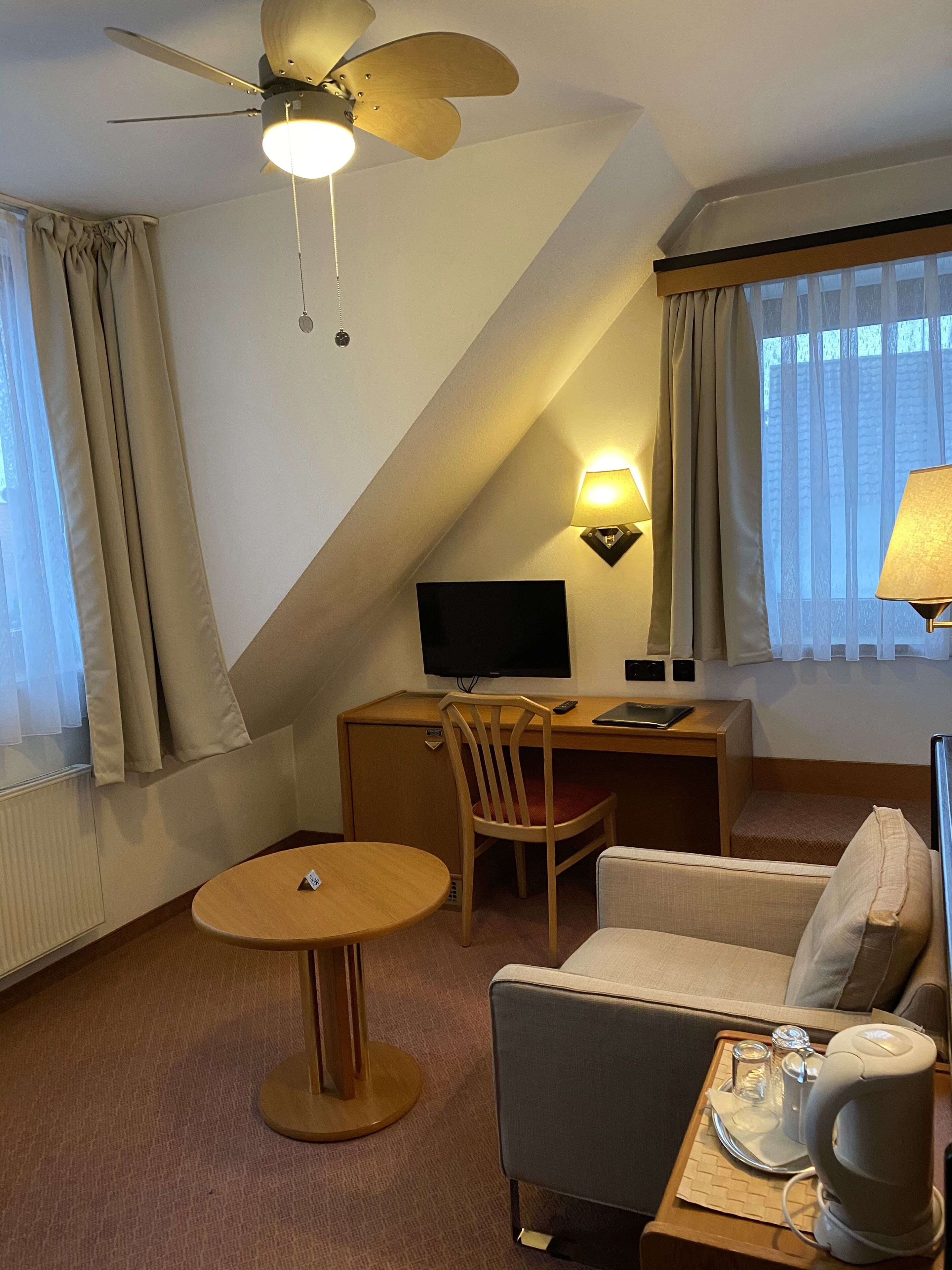 Business Single Room | Living area | LED TV