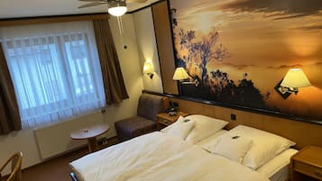 Business Double or Twin Room | Minibar, desk, laptop workspace, soundproofing