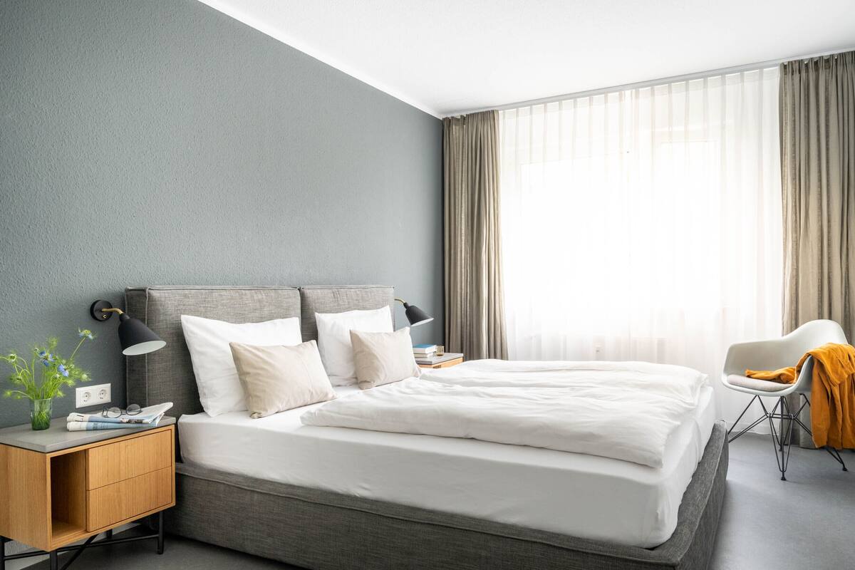 Leilighet – comfort (Kammer) | Sengetøy av topp kvalitet, dundyner, blendingsgardiner og lydisolert