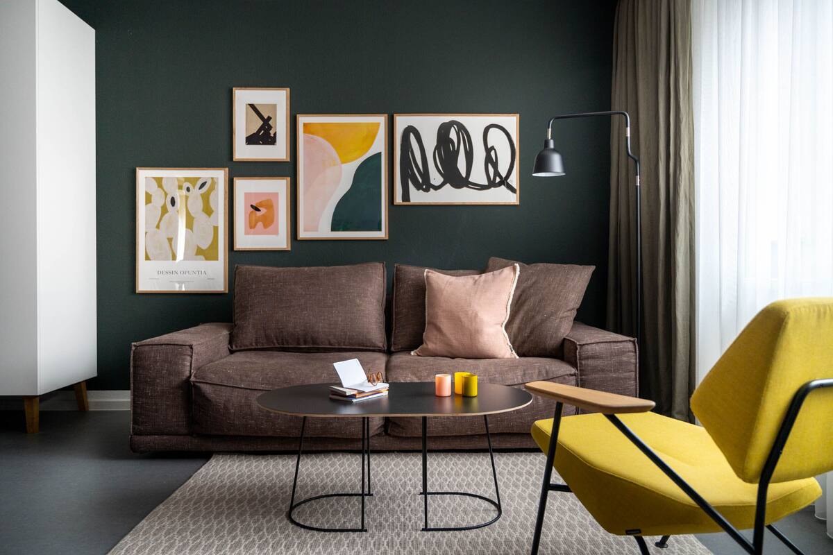 Studio – comfort (Nest) | Oppholdsrom | En 43-tommers TV med kabel-kanaler samt Netflix og strømmetjenester