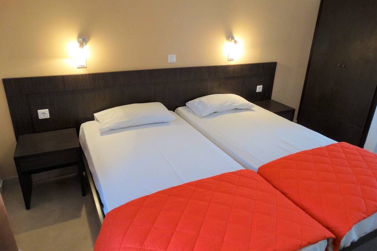 In-room safe, free WiFi, bed sheets