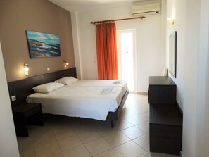 In-room safe, free WiFi, bed sheets - Oasis Beach Club (Corfu)