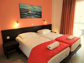 Studio (Twin Beds) | In-room safe, free WiFi, bed sheets - Oasis Beach Club (Corfu)