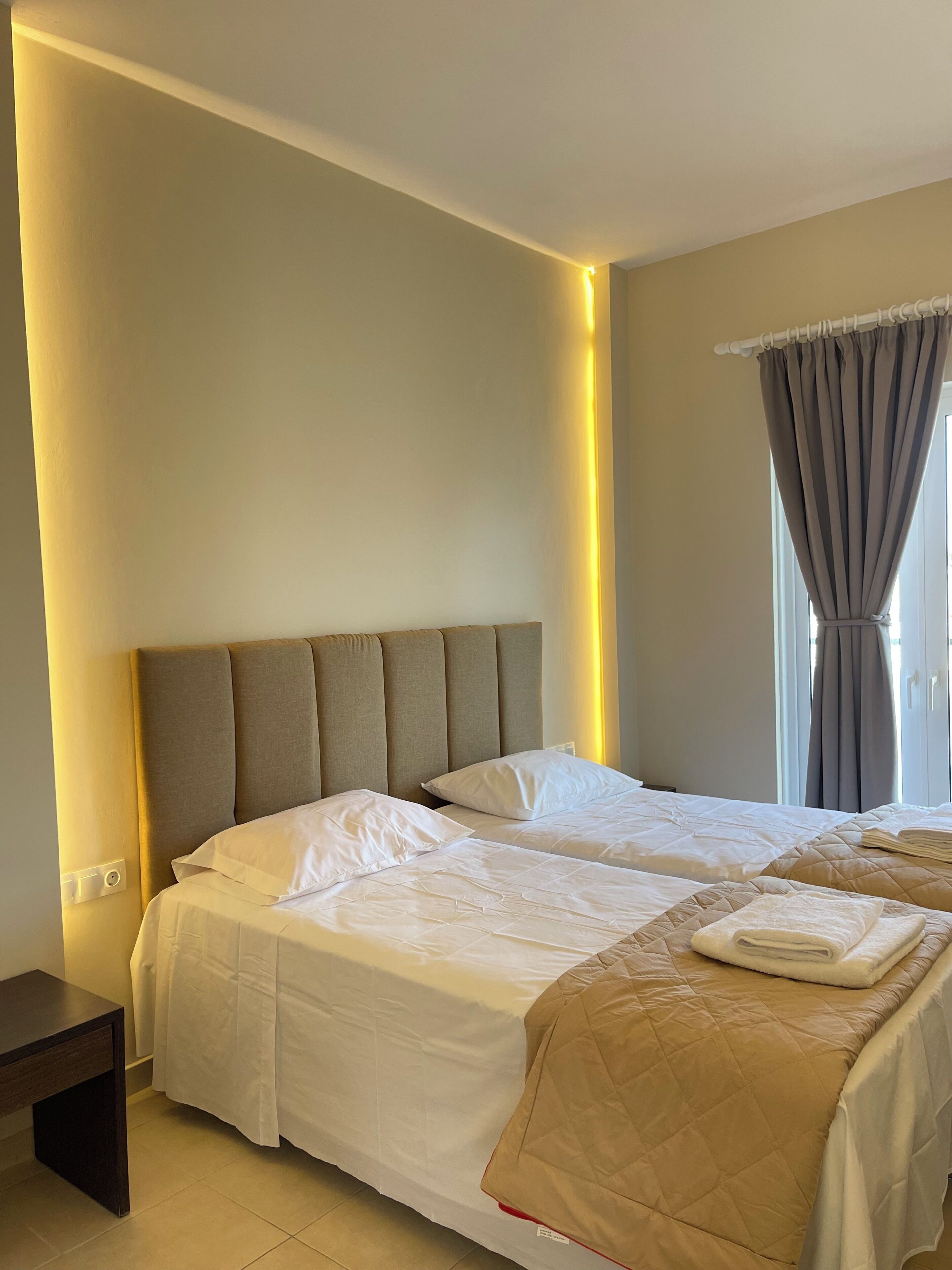In-room safe, WiFi (free), bed sheets