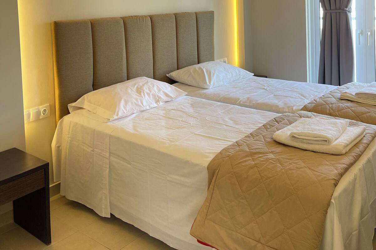 In-room safe, free WiFi, bed sheets