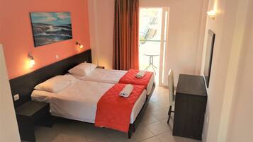 Studio (Twin Beds) | In-room safe, free WiFi, bed sheets
