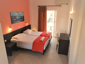 Studio (Twin Beds) | In-room safe, free WiFi, bed sheets - Oasis Beach Club (Corfu)