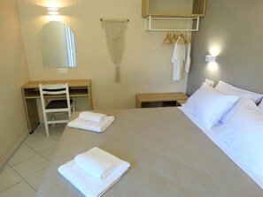 In-room safe, free WiFi, bed sheets - Oasis Beach Club (Corfu)