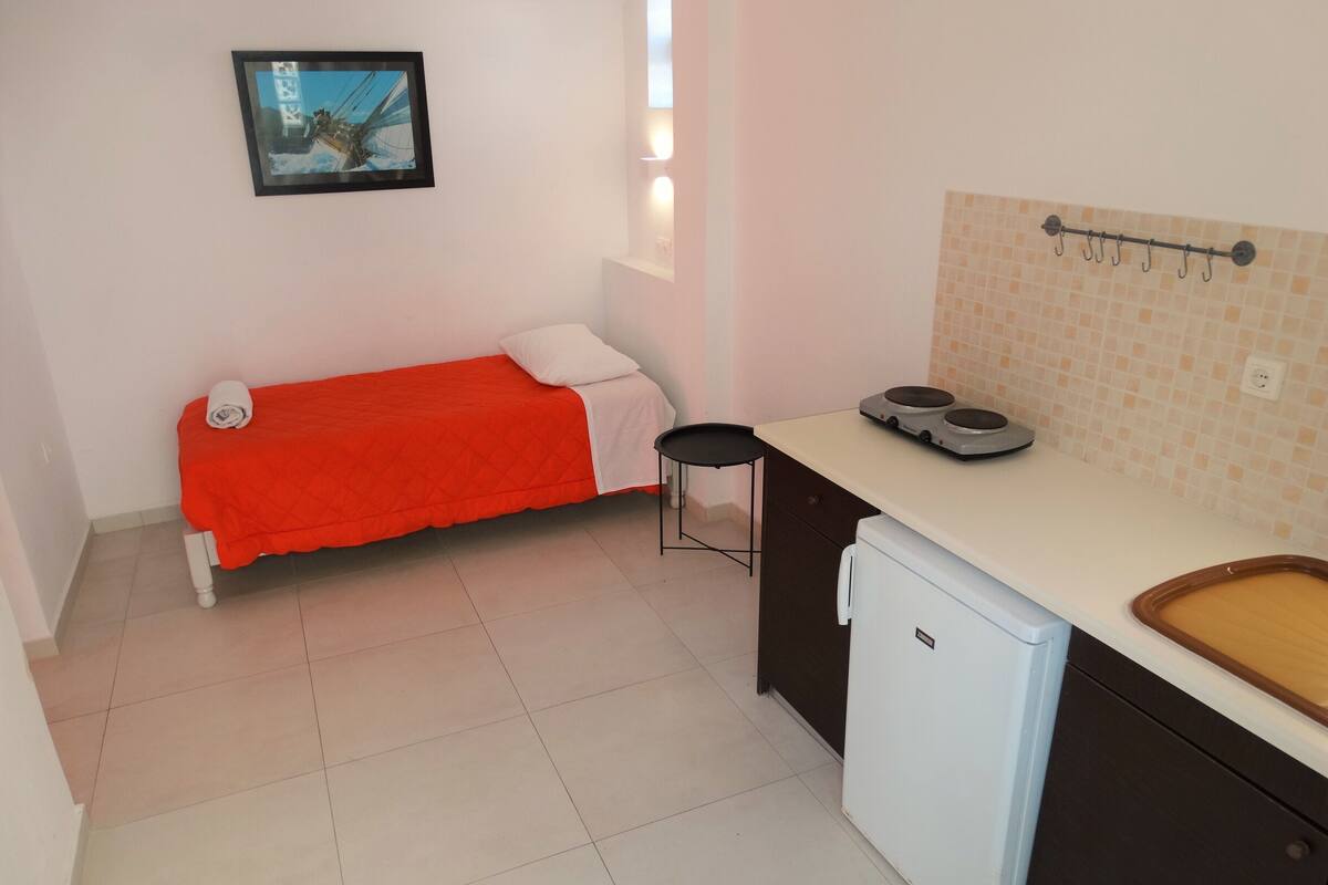 Caja de seguridad en la habitación, wifi gratis y ropa de cama