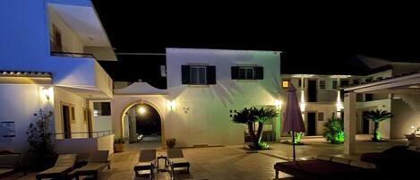 Kolam renang outdoor