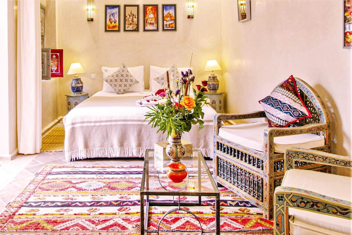 Deluxe tweepersoonskamer (Koutoubia) | 1 slaapkamer, een kluis op de kamer, individueel gedecoreerd, een bureau