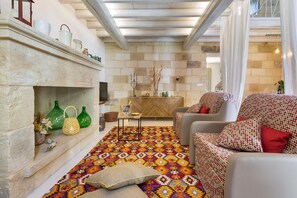 Comfort-Apartment, 1 Schlafzimmer (Elià) | Individuell dekoriert, Schreibtisch, kostenloses WLAN, Bettwäsche