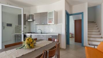 Casa Standard, 2 camere da letto | Area soggiorno | TV a schermo piatto