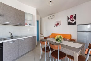 Standard House, 2 Bedrooms | Private kitchen | Full-size fridge, oven, stovetop, cookware/dishes/utensils - Villetta Catia (Nardò)