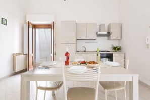 Standard Apartment, 2 Bedrooms | Private kitchen