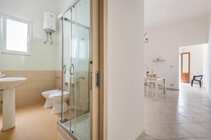 Standard Apartment, 2 Bedrooms | Bathroom