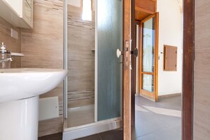 Basic Apartment, 1 Bedroom | Bathroom | Shower, bidet, towels - 1131 Bilo Isola dei Conigli by Barbarhouse (Porto Cesareo)