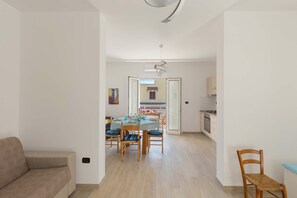 Standard-Apartment, 1 Schlafzimmer | Wohnbereich | Flachbildfernseher