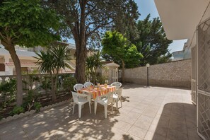 Standard-Villa, 3 Schlafzimmer | Terrasse/Patio