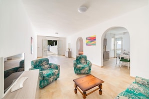 Standard-Villa, 2 Schlafzimmer | Wohnbereich | Flachbildfernseher