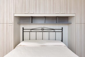 Comfort House, 2 Bedrooms | 2 bedrooms, iron/ironing board