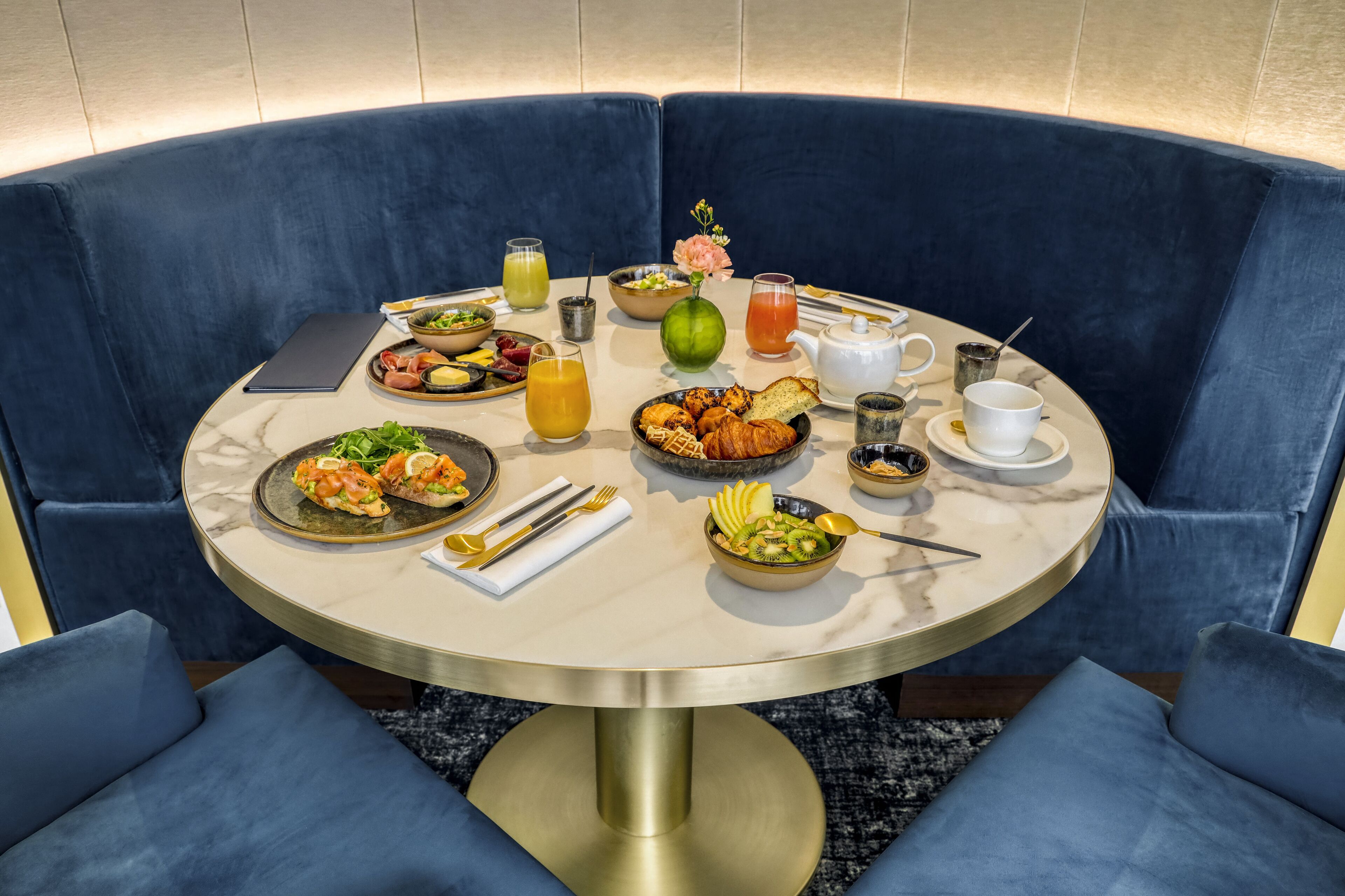 daily buffet breakfast (eur 36 per person)