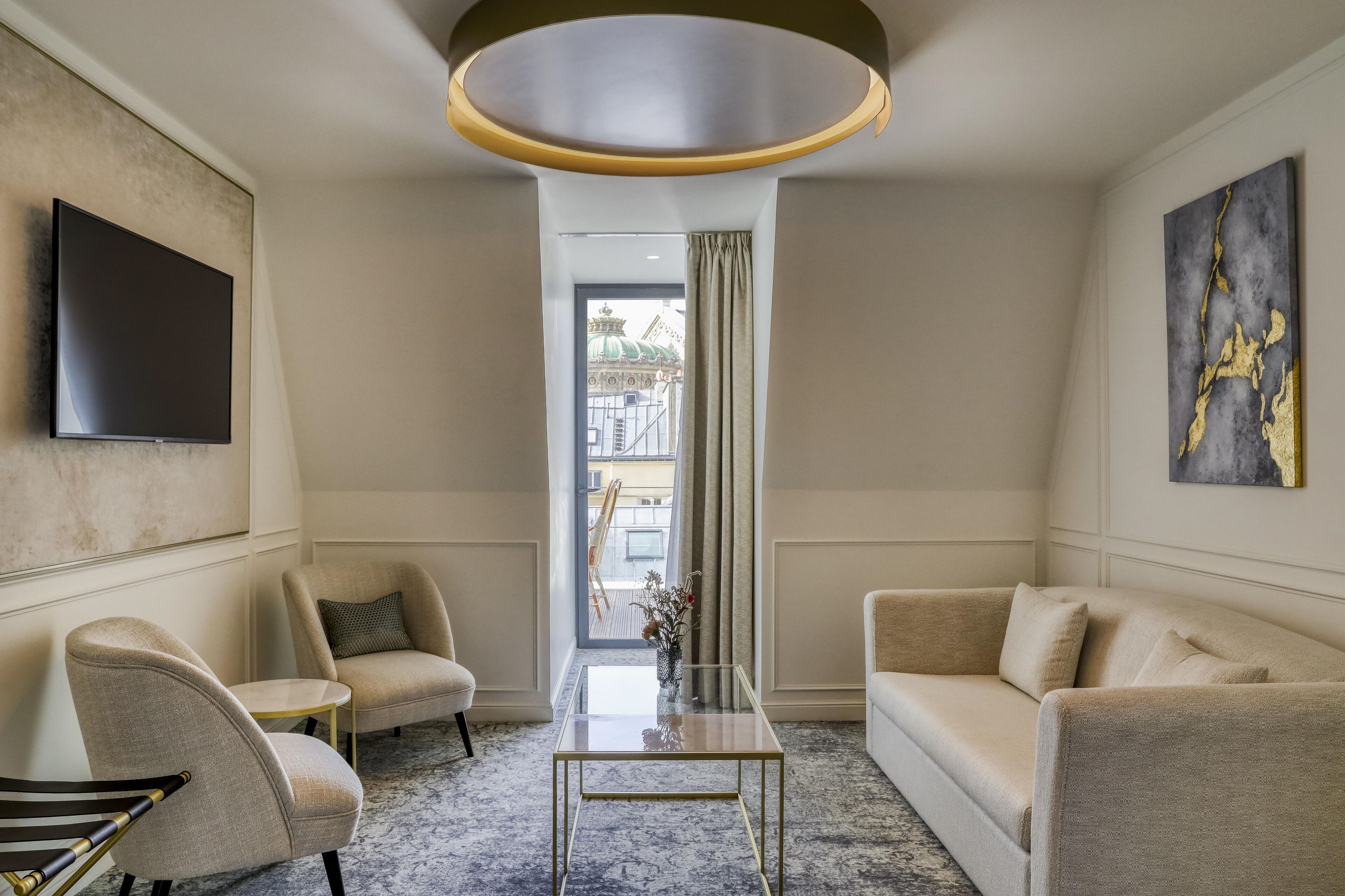 suite opera | living room | flat-screen tv