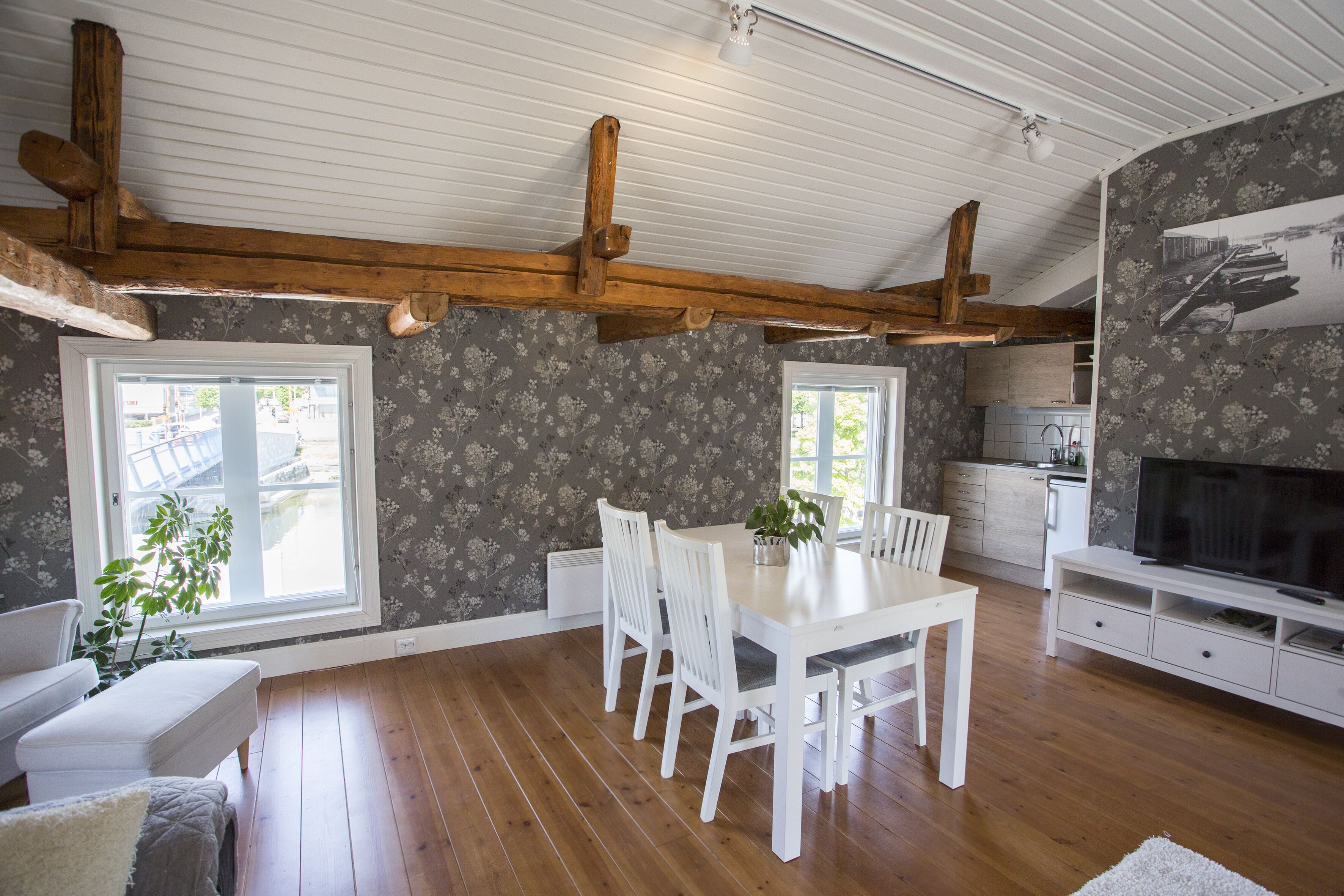 deluxe room | 1 bedroom, desk, laptop workspace, blackout curtains