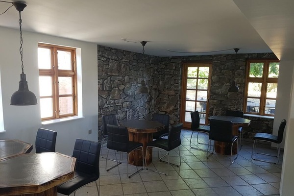 Lobby-lounge