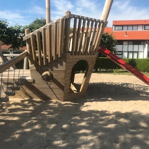 어린이 놀이 공간 - 야외